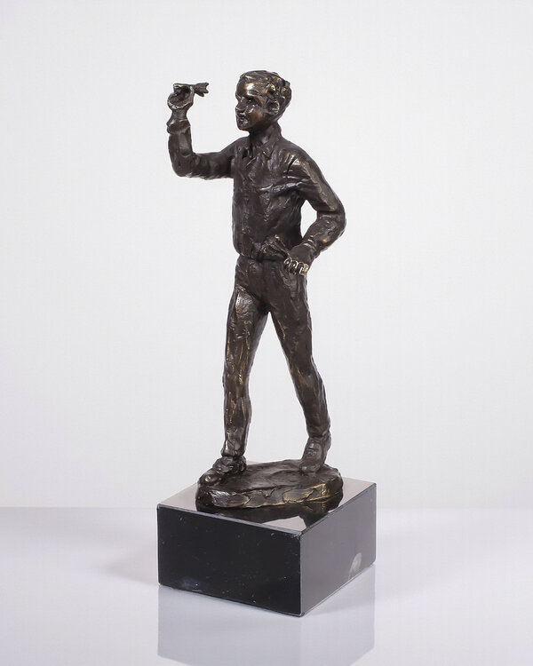 Ger van Tankeren Bronzen beeld Darten