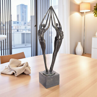 Ger van Tankeren Beeld Reaching to the top