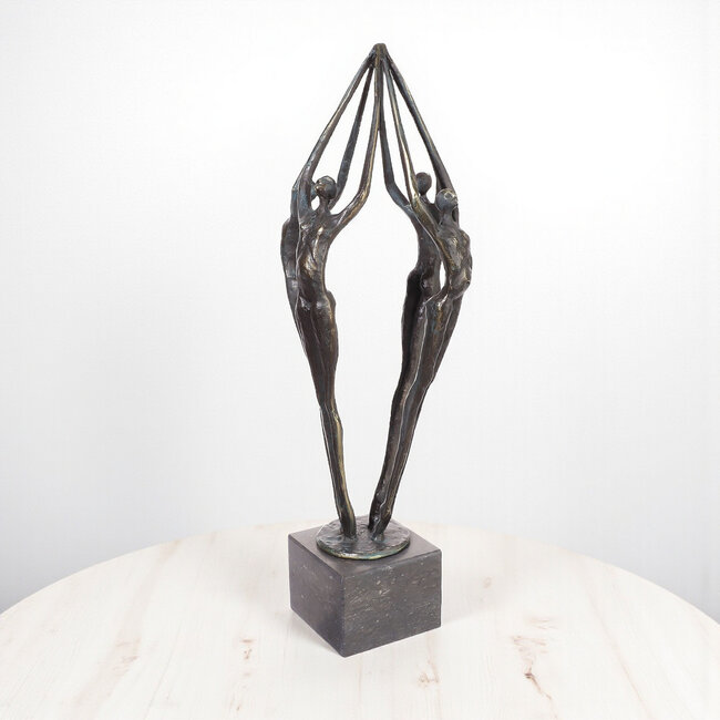 Ger van Tankeren Reaching to the top. Sculptuur.