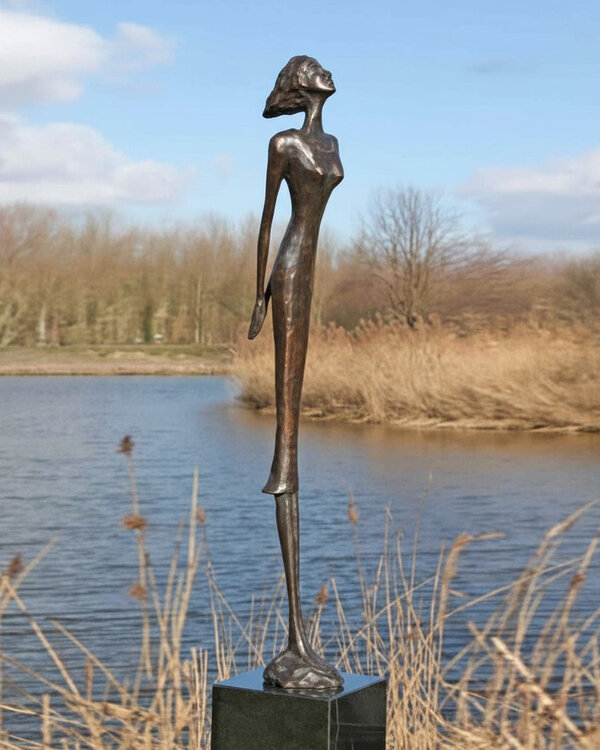 Corry Ammerlaan Bronzen beeld de Trotse Vrouw