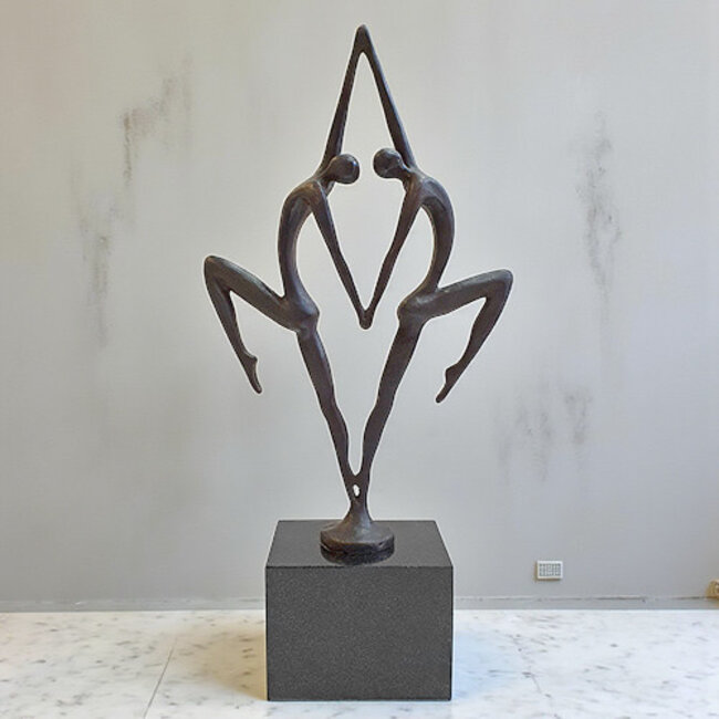 Corry Ammerlaan Bronzen beeld opbouwend