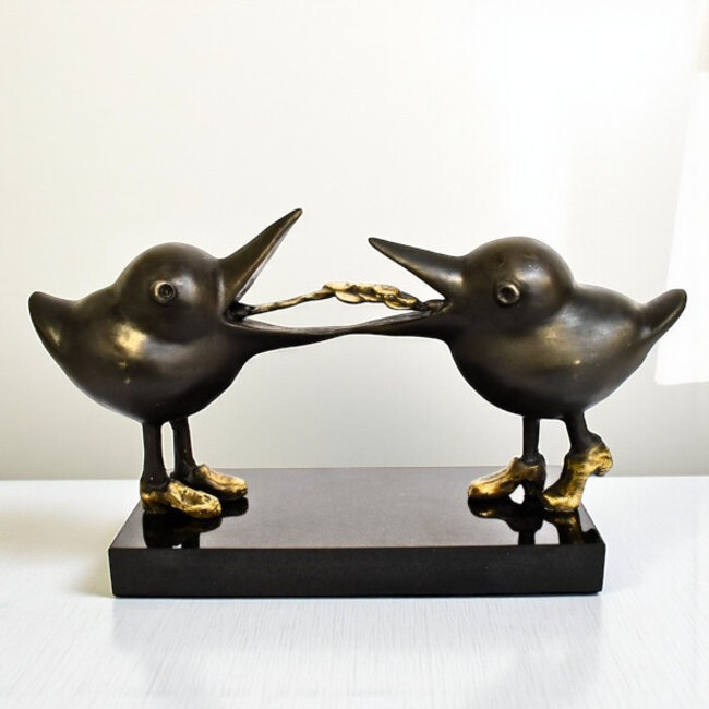 Corry Ammerlaan Bronzen beeld Een goede communicatie is goud waard