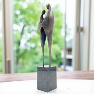 Corry Ammerlaan Geborgenheid – Bronzen Beeld 30 cm, symbool van warmte en vertrouwen
