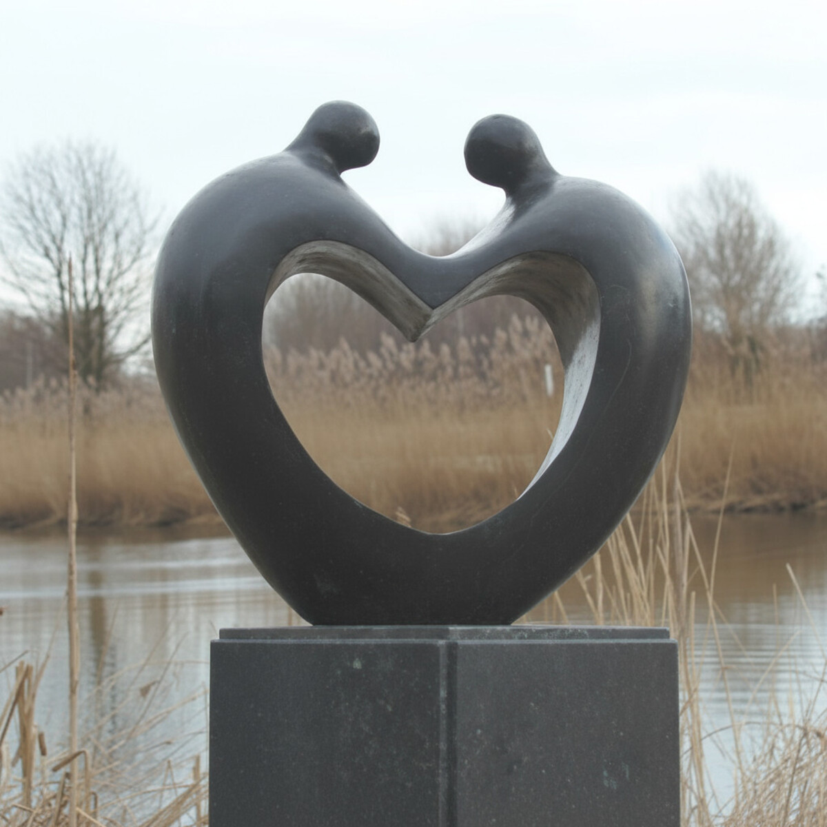 Corry Ammerlaan Hart voor elkaar bronzen beeld 45 c 50 cm