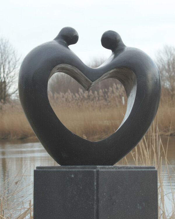 Corry Ammerlaan Bronzen beeld Hart voor elkaar