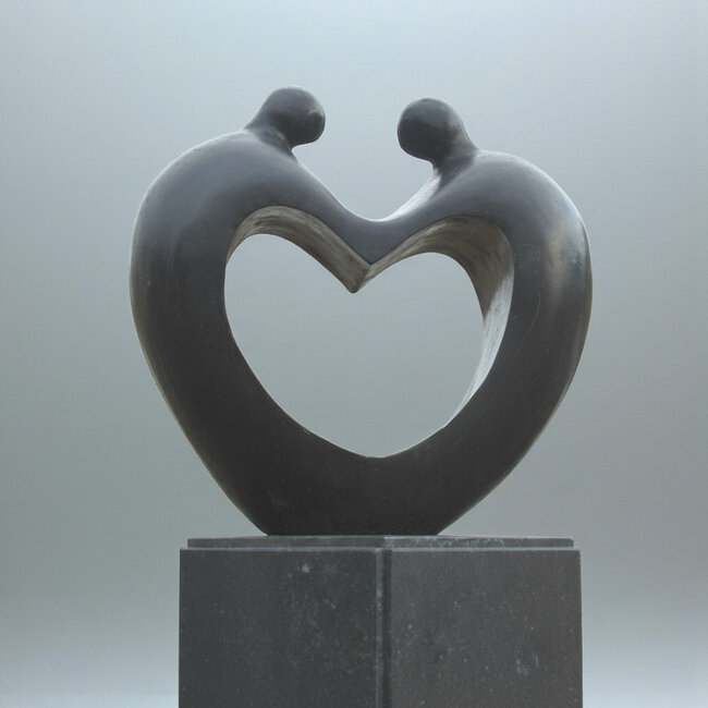 Corry Ammerlaan Hart voor elkaar bronzen beeld 45 c 50 cm