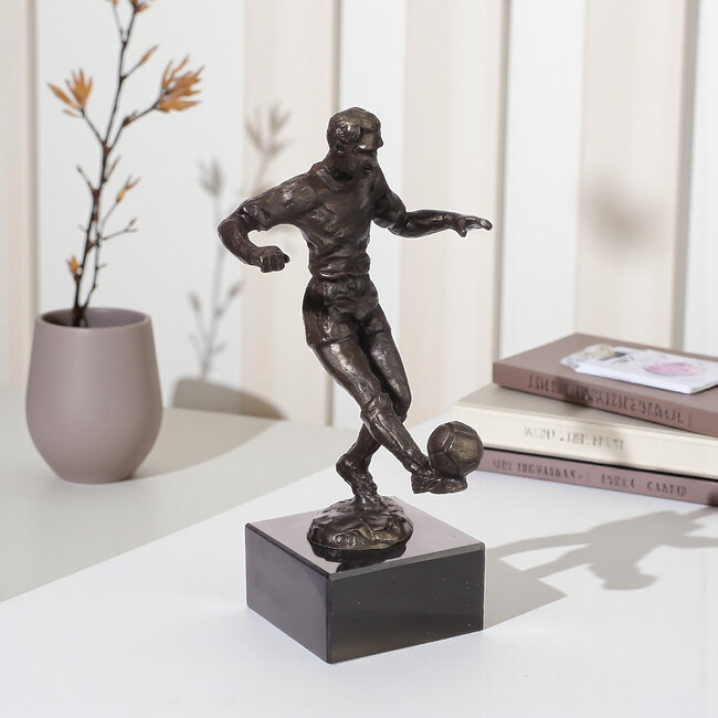 Ger van Tankeren Voetbal beeld verbronsd op sokkel