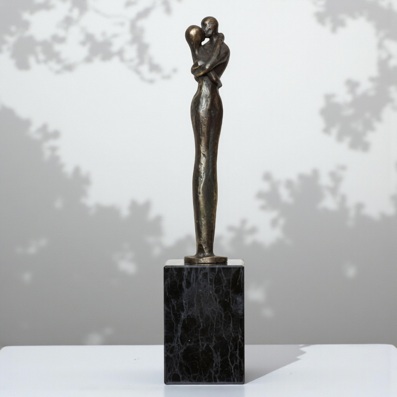 GILDE Moonlight liefdespaar decoratieve figuur zittende liefdeskoppels huwelijkscadeau, kerstcadeau, verjaardagscadeau in de kleuren brons, zilver en