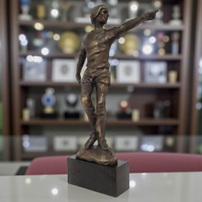 Corry Ammerlaan Beeld Johan Cruijff klein verbronsd