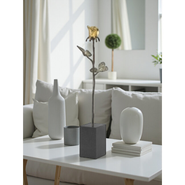 Corry Ammerlaan Bloeiende roos bronzen beeld