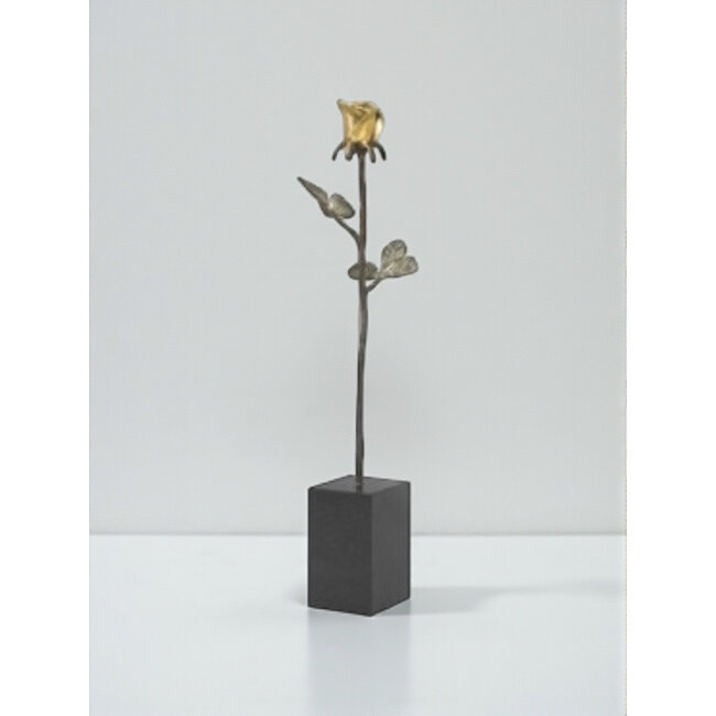 Corry Ammerlaan Bloeiende roos bronzen beeld