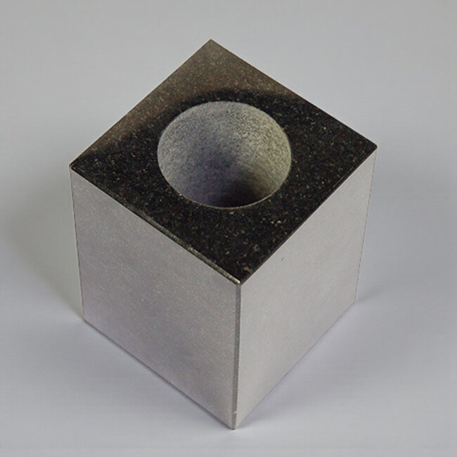 Corry Ammerlaan Bloeiende roos bronzen beeld