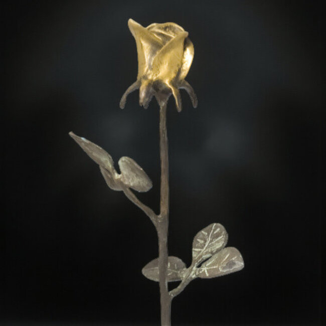 Corry Ammerlaan Bloeiende roos bronzen beeld