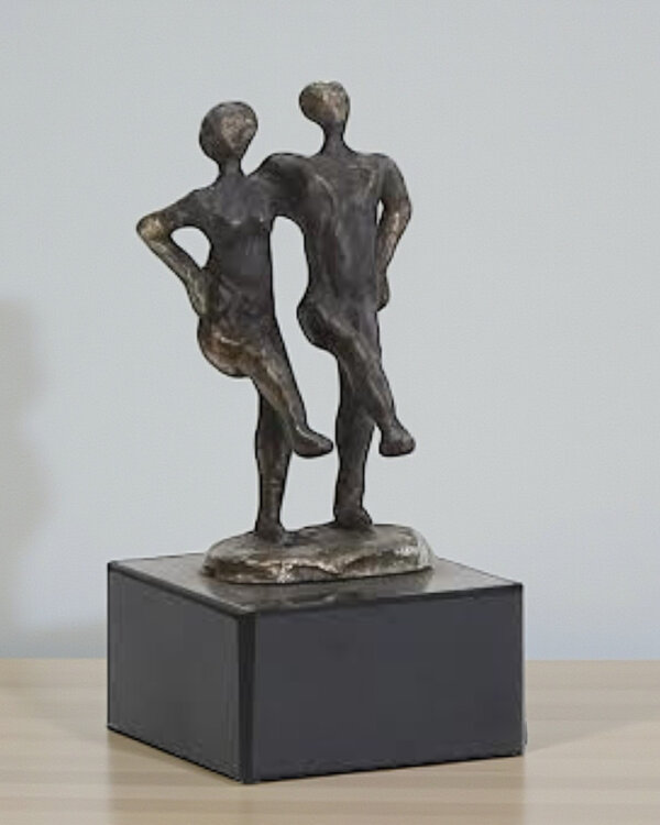 Ger van Tankeren Bronzen beeldje - Samen de grote stap nemen