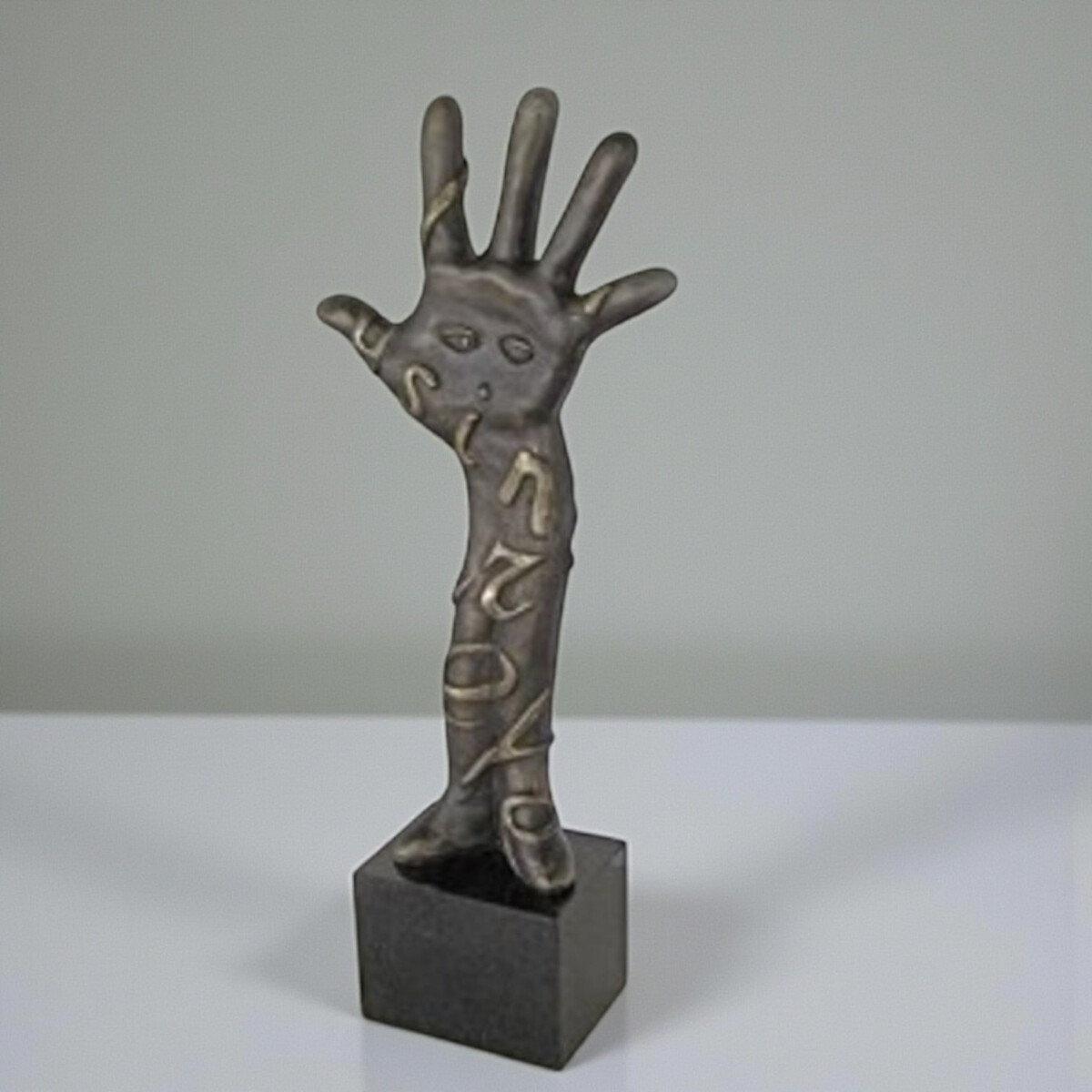 Corry Ammerlaan Sculptuur Using your head, hands and eyes