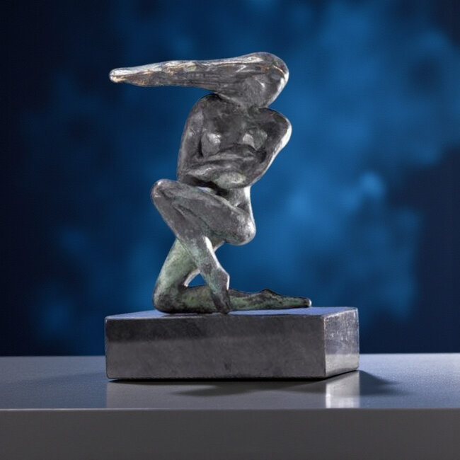 Corry Ammerlaan Beeld Warmte  - Kind (geheel brons groen)