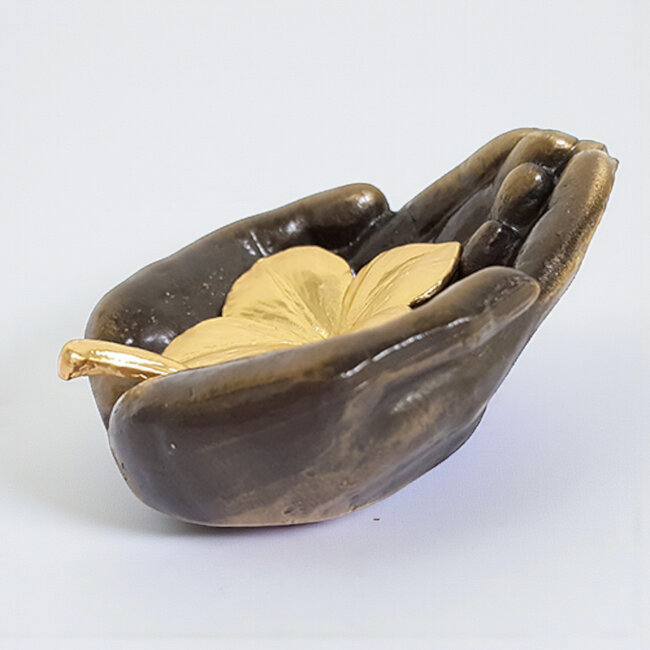 Corry Ammerlaan Ik geef je geluk met open handen - prachtig verbronsd beeldje (verguld)