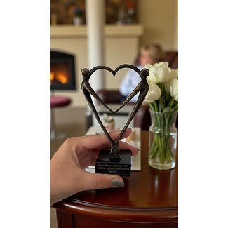 Ger van Tankeren Bronzen beeld Hart voor elkaar