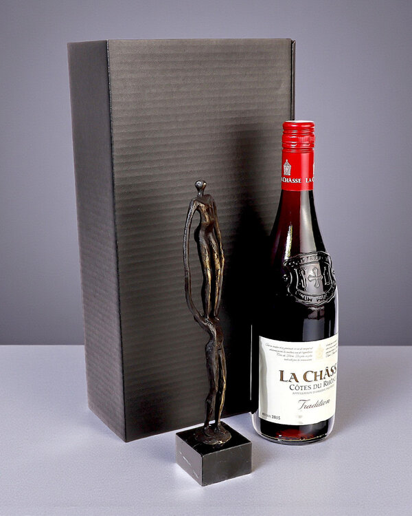 Ger van Tankeren Cadeaupakket Teamspirit: bronzen beeldje + Fles wijn