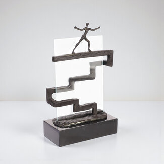 Ger van Tankeren Bronzen beeld De overtreffende trap