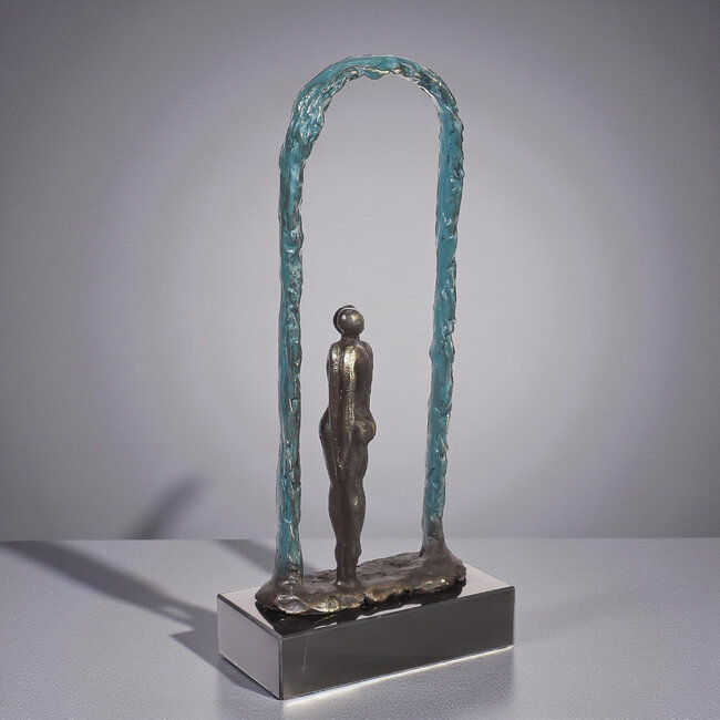 Innige liefde. Sculptuur met verbronsd beeldje. In 2 kleuren.