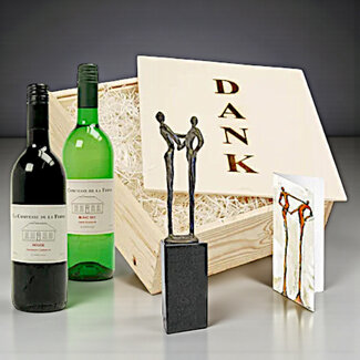 Corry Ammerlaan Verbronsd Beeld ‘Dank’ + 2 Flessen wijn in luxe houten kist (Gratis Verzending NL)