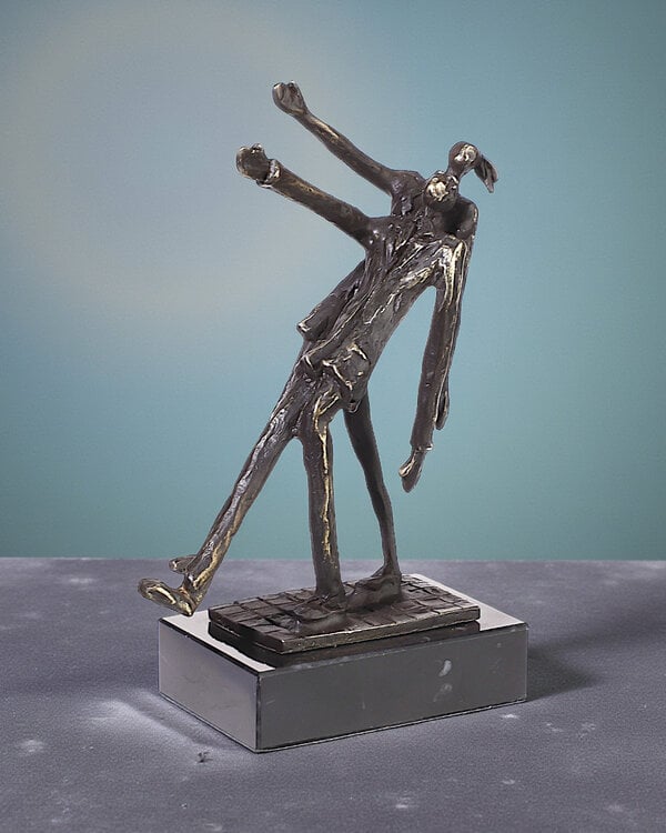 Ger van Tankeren Samen een Stap Vooruit – Verbronsd Kunstwerk 14 cm, Symbool van Samenwerking en Groei