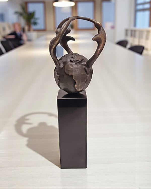 Ger van Tankeren Sculptuur ‘Samen Voor Elkaar Zorgen’ – Verbondenheid