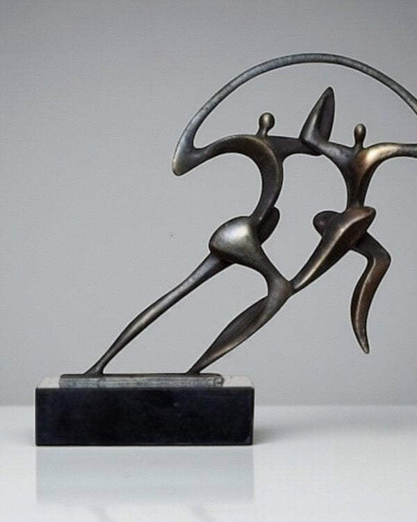Krachtig bronzen beeld 'Samen vooruit' (incl. verzending)
