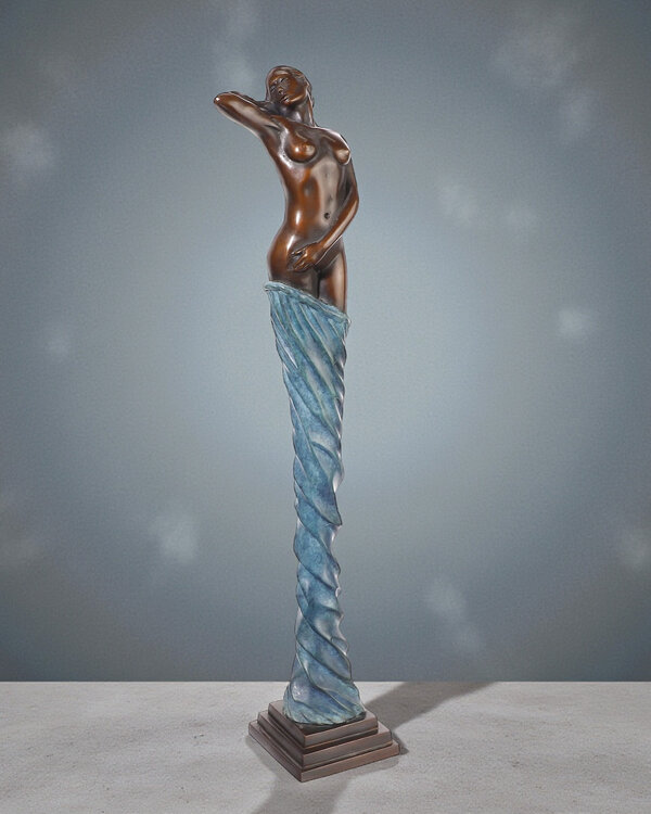 Vrouwelijk sculptuur 'Gratiana'