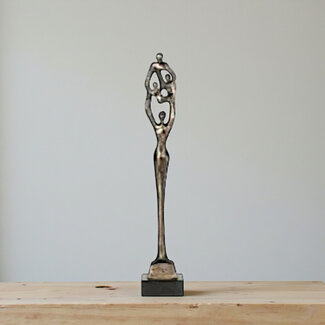 Corry Ammerlaan Beeld goede krachten op handen dragen(incl. geschenkdoos & verzending)