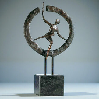 Bronzen beeld - Op weg naar het nieuwe