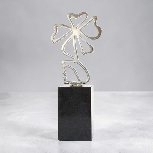 Corry Ammerlaan Verzilverd beeld met Klavertje 5 - Voor jou meer dan geluk