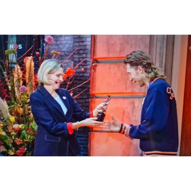 Corry Ammerlaan Bronzen beeld Chapeau - Gefeliciteerd