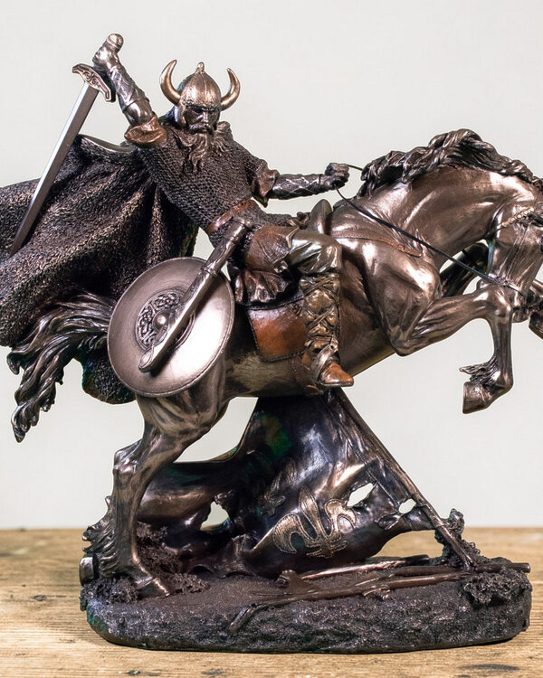 Viking te paard beeld