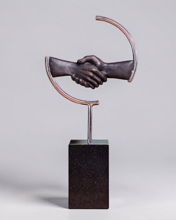 Corry Ammerlaan Bronzen beeld de Handdruk  (incl. verzending en geschenkdoos)