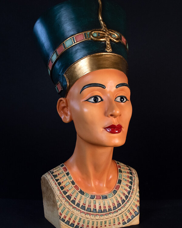 Nefertiti Buste