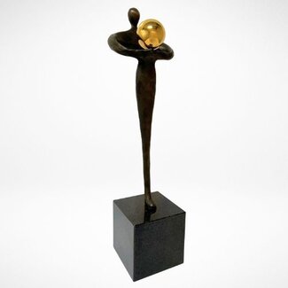 Corry Ammerlaan De gouden bron van inspiratie bronzen beeld met messing