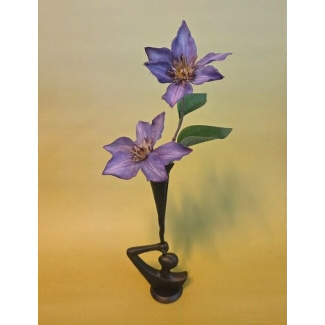 Beeld zwart van resin met bloem