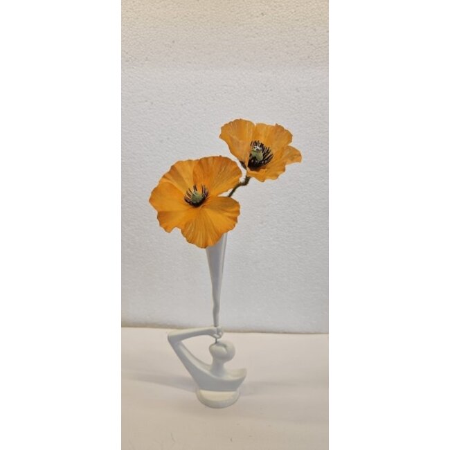 Beeld wit van resin met bloem