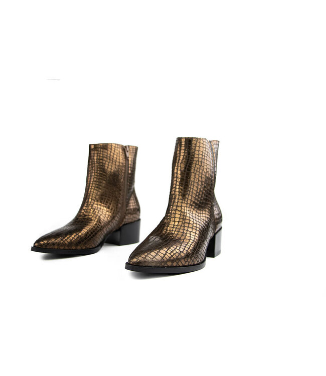 Via Vai Enkellaars Rose Baker Nairobi Nace