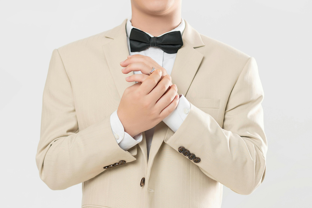 Which Shoes to Wear with a Beige Men’s Suit?