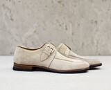 Hoe houd je lichte suède schoenen mooi?