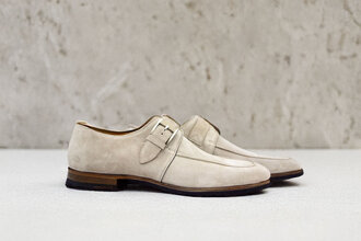 Hoe houd je lichte suède schoenen mooi?