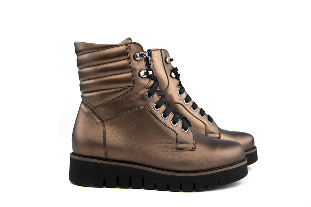 Footnotes Footnotes Veterboot Christa Bronze