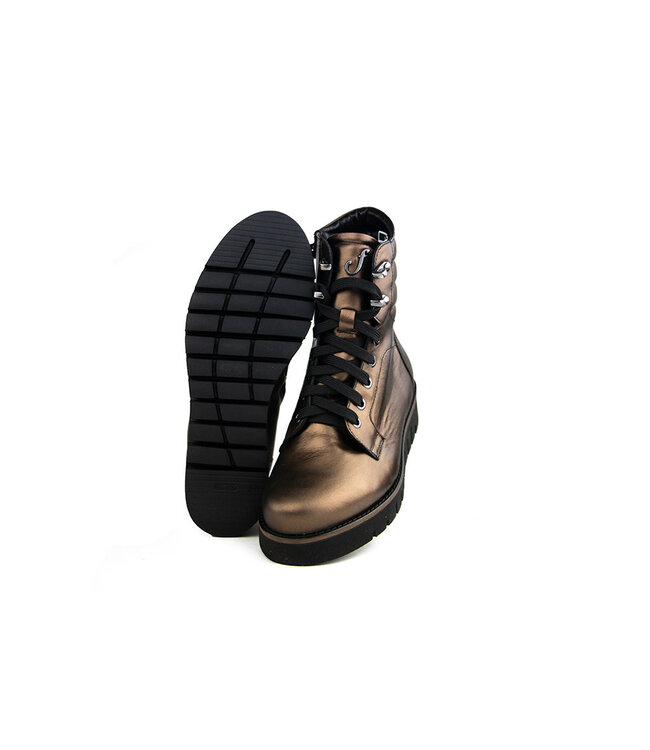 Footnotes Veterboot Christa Bronze