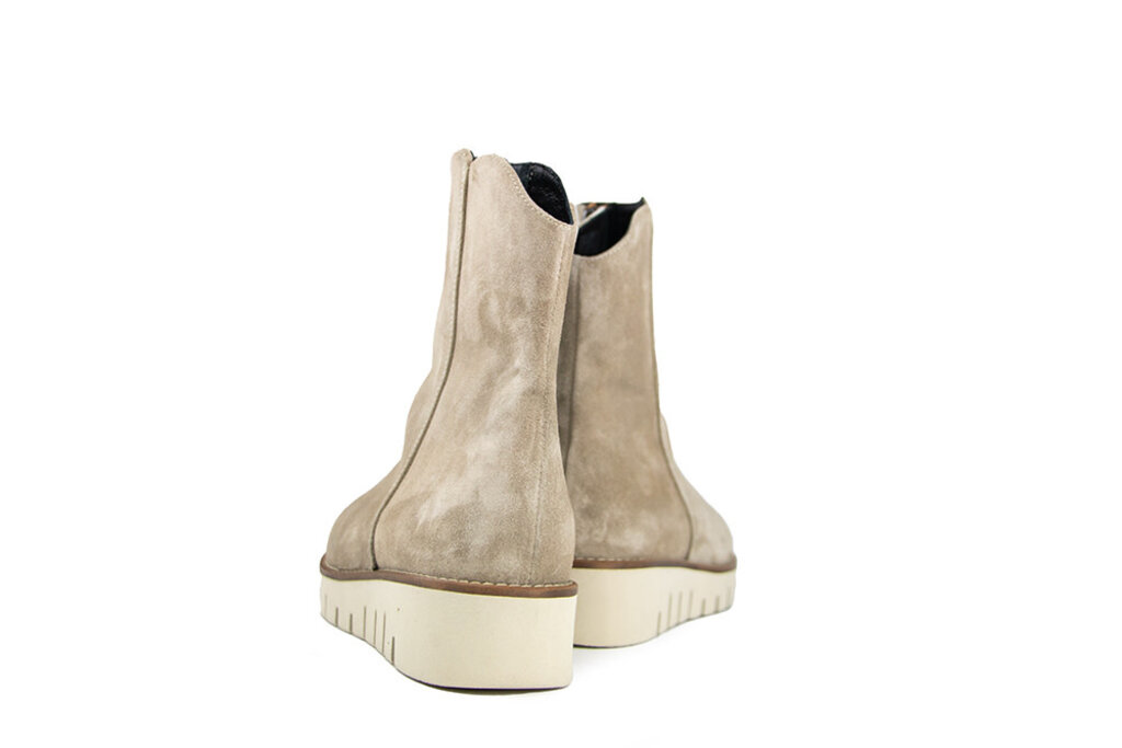 Footnotes Footnotes Enkellaars Julia Taupe