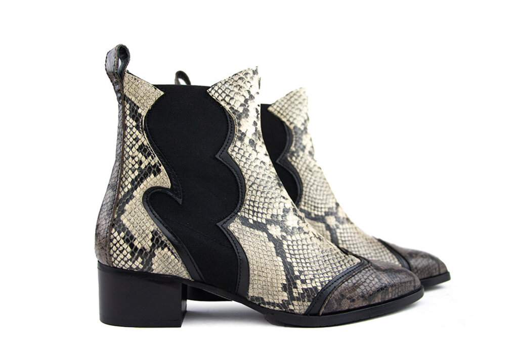 Pertini Pertini Chelsea Boot Kurenai Nabire Black