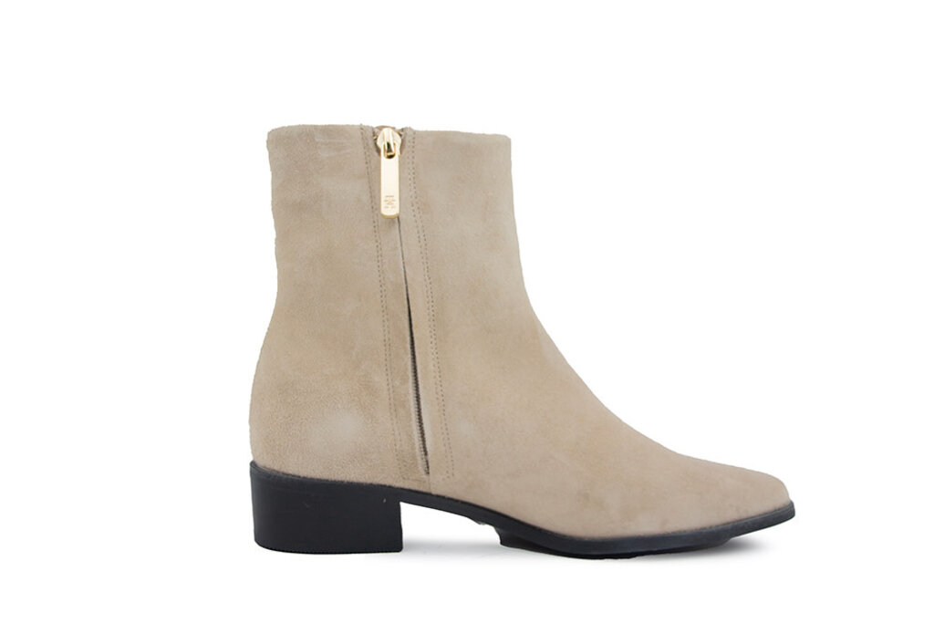 Tommy Hilfiger Tommy Hilfiger Pointy Bootie Horseradish