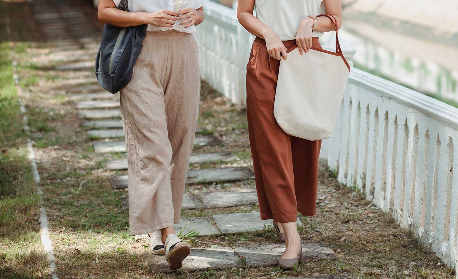 Welke schoenen draag je onder een linnen broek? | 5x Dames Inspiratie